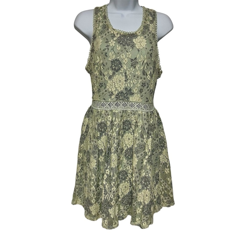 Francesca's Floral Lace Cross Back Mini Dress Size Medium Spring Easter Floral